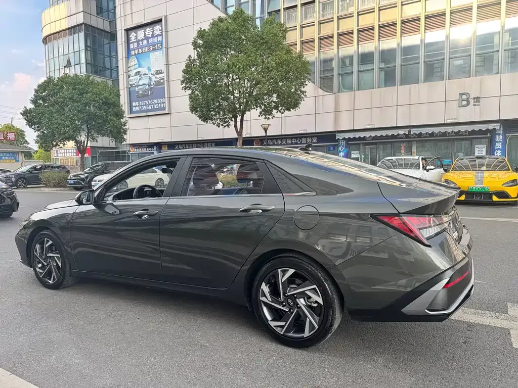 Hyundai Elantra — фото 7