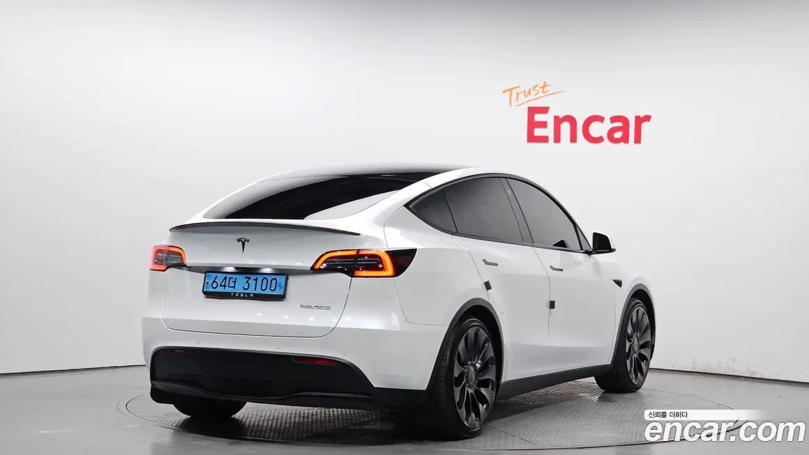 Tesla Model Y — фото 2