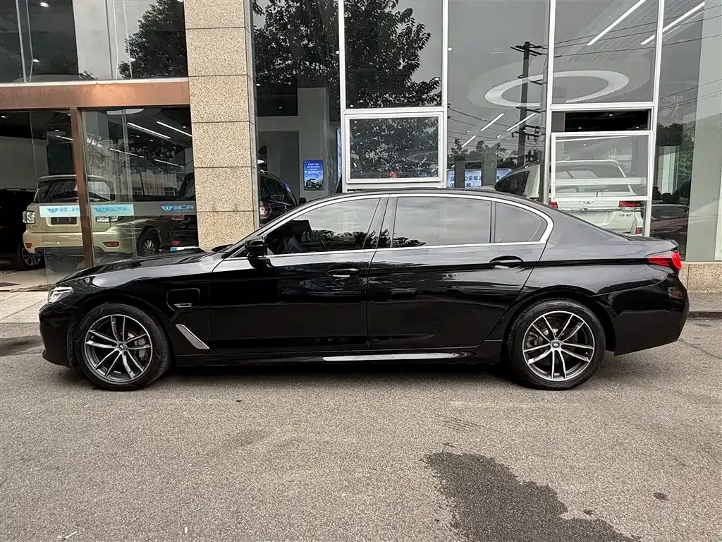 BMW 5 Series New Energy — фото 3