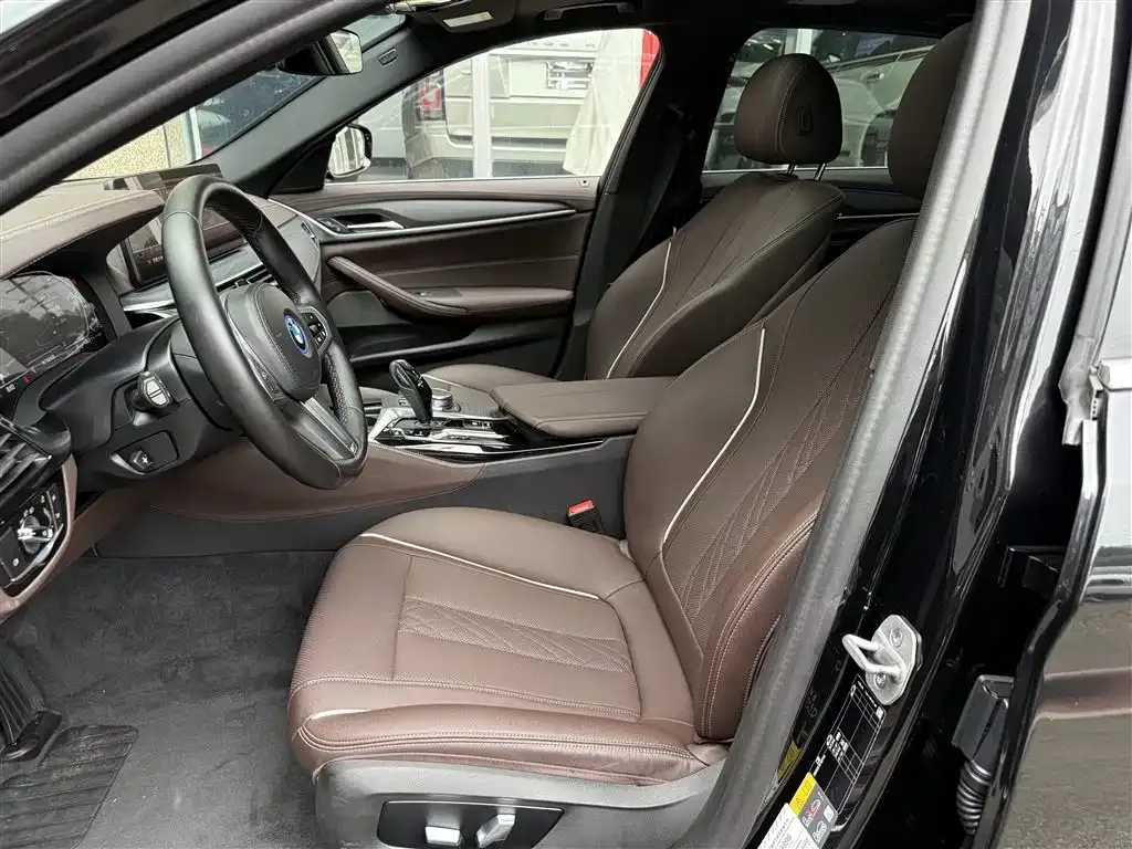 BMW 5 Series New Energy — фото 8