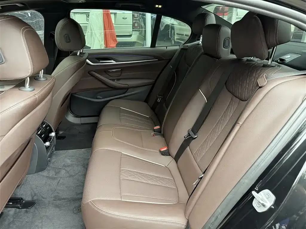BMW 5 Series New Energy — фото 9