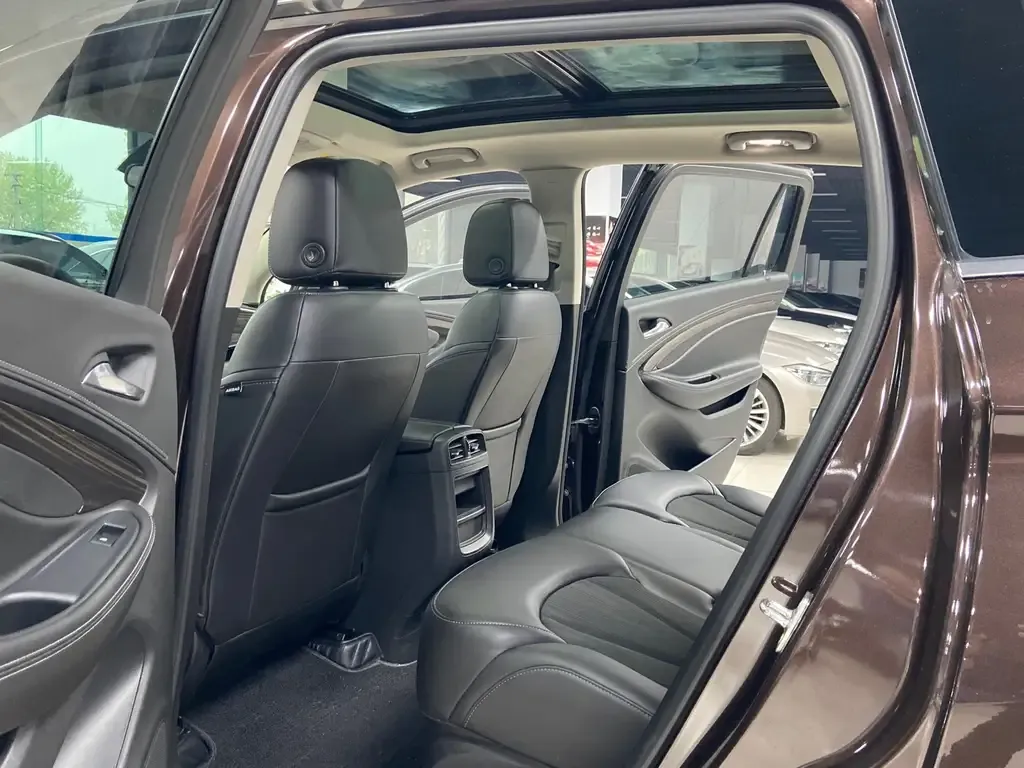 Buick Envision Plus — фото 9