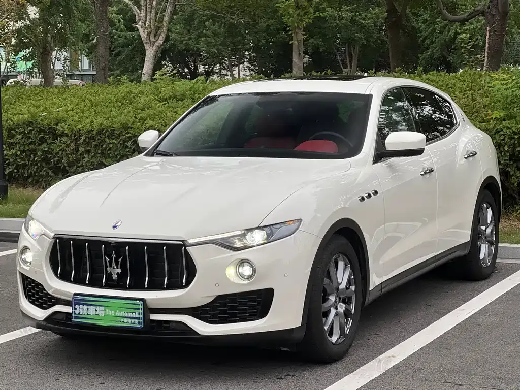 Maserati Levante — фото 1