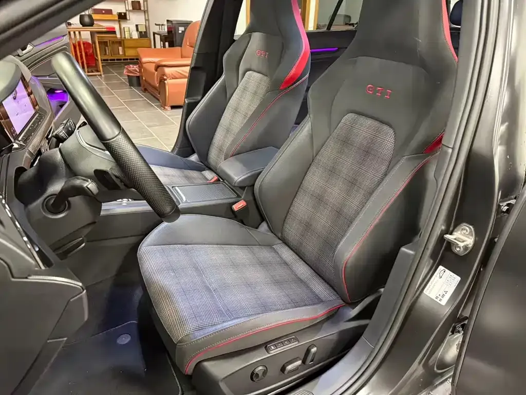 Volkswagen Golf GTI — фото 8