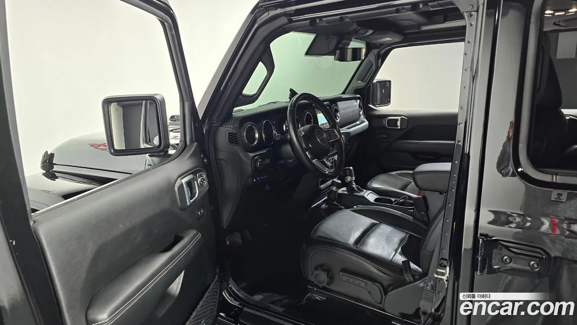 Jeep Wrangler — фото 10