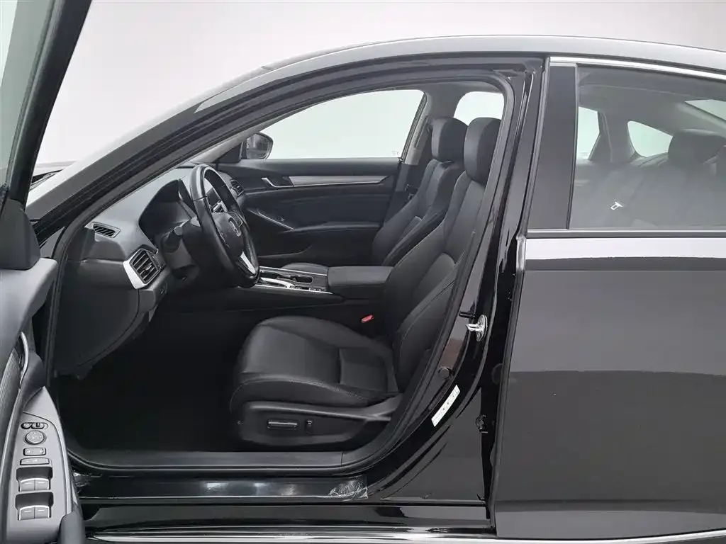 Honda Accord — фото 10