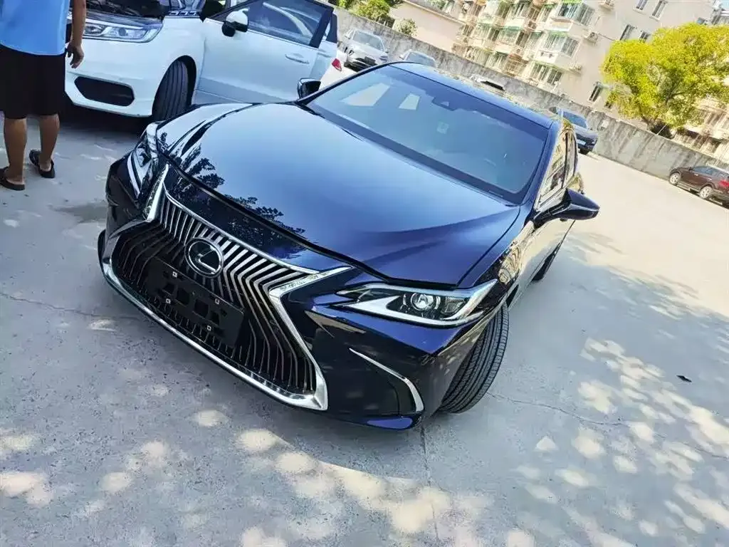 Lexus ES — фото 1