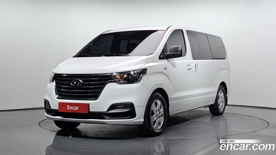 Hyundai Starex — фото 1
