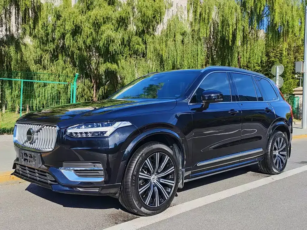 Volvo XC90 — фото 1