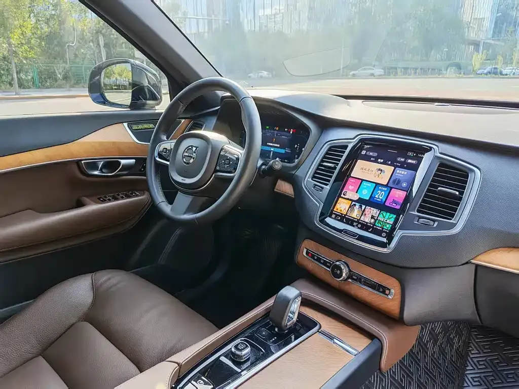 Volvo XC90 — фото 10