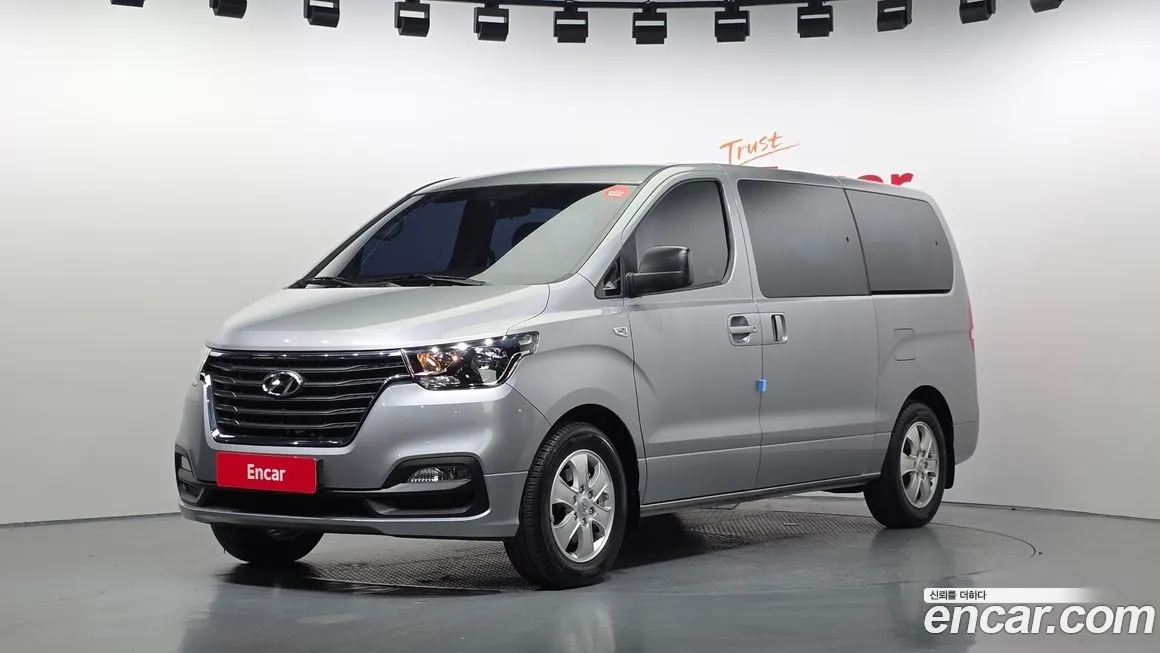 Hyundai Starex — фото 1