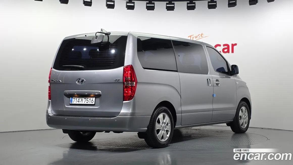 Hyundai Starex — фото 2