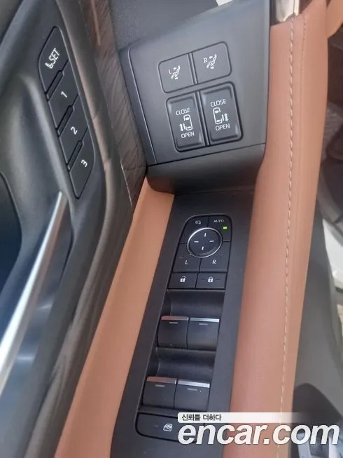 Toyota Alphard — фото 10