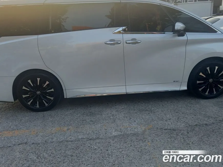 Toyota Alphard — фото 3