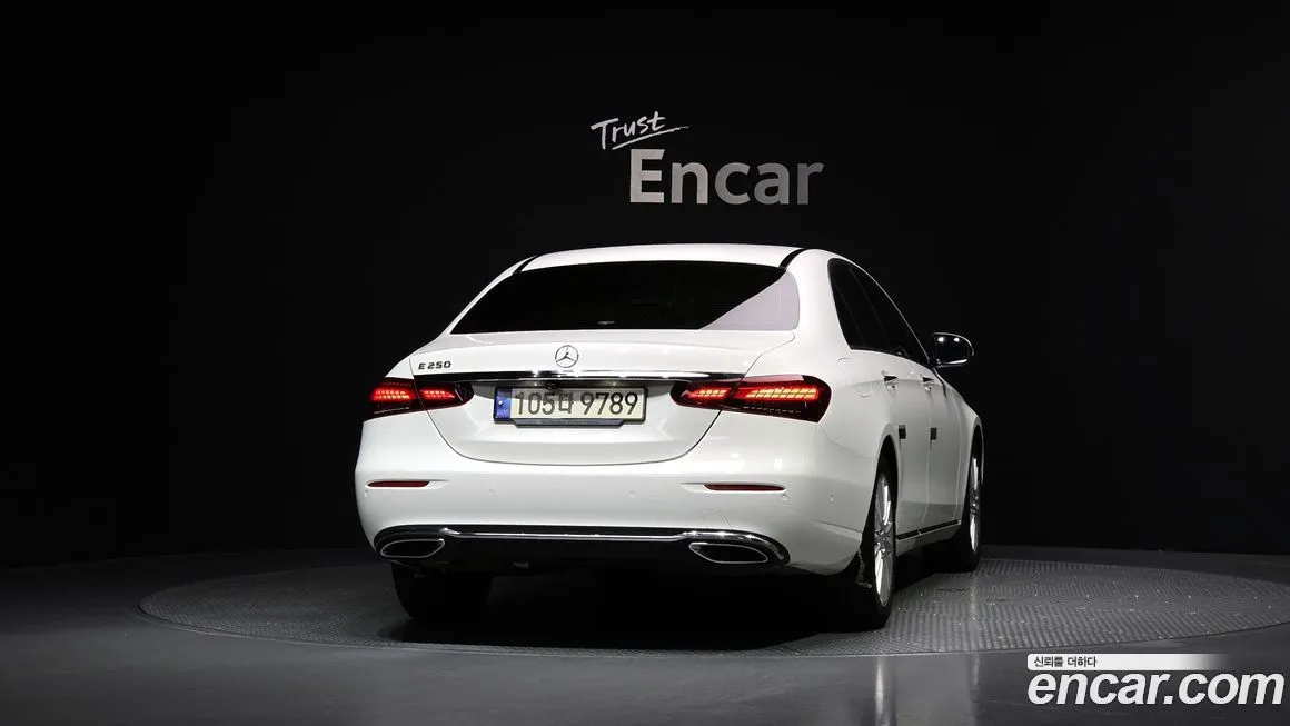 Mercedes-Benz E-Class — фото 4