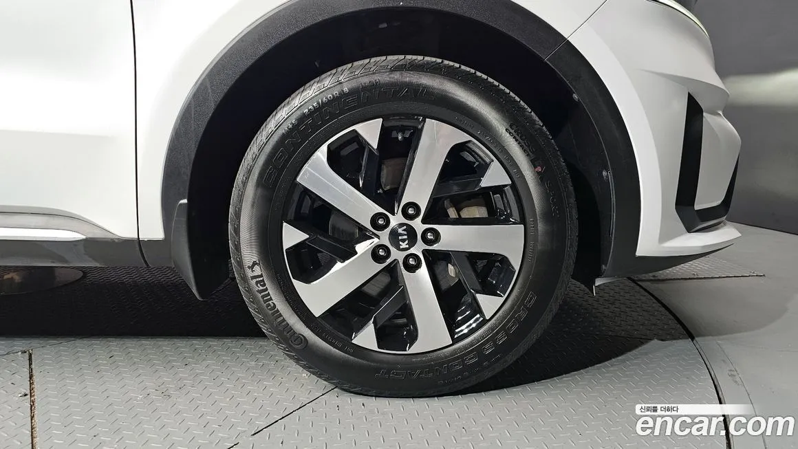 Kia Sorento — фото 5