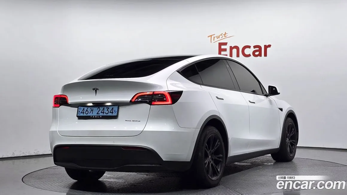Tesla Model Y — фото 2