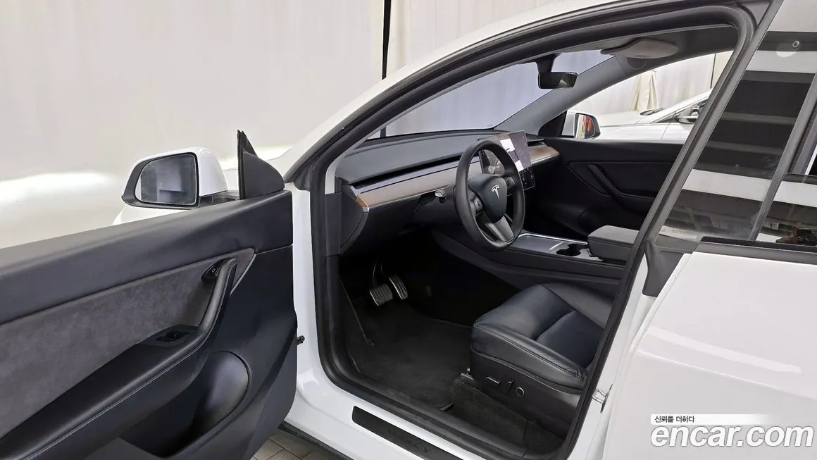 Tesla Model Y — фото 10