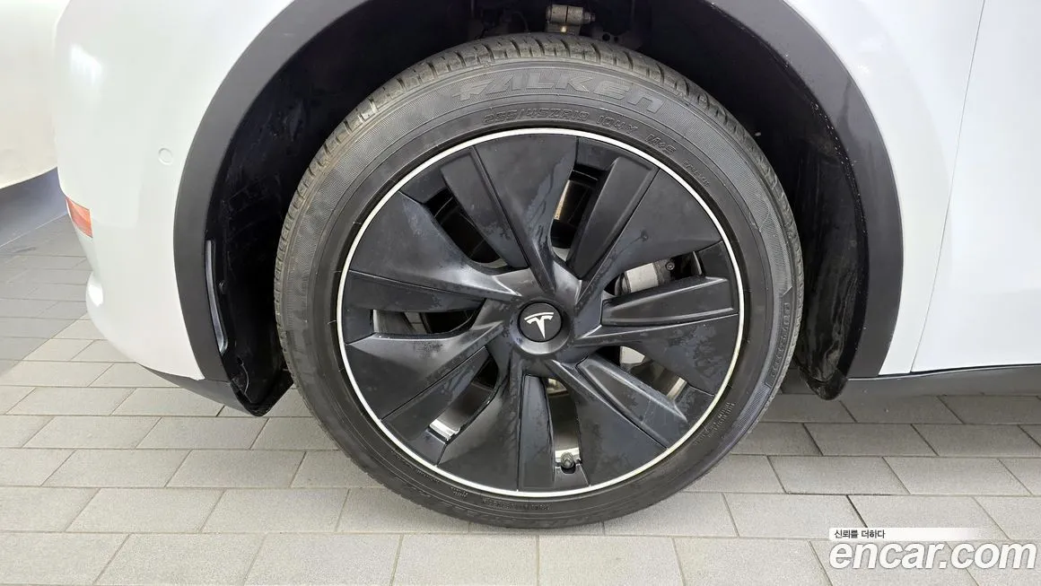 Tesla Model Y — фото 5