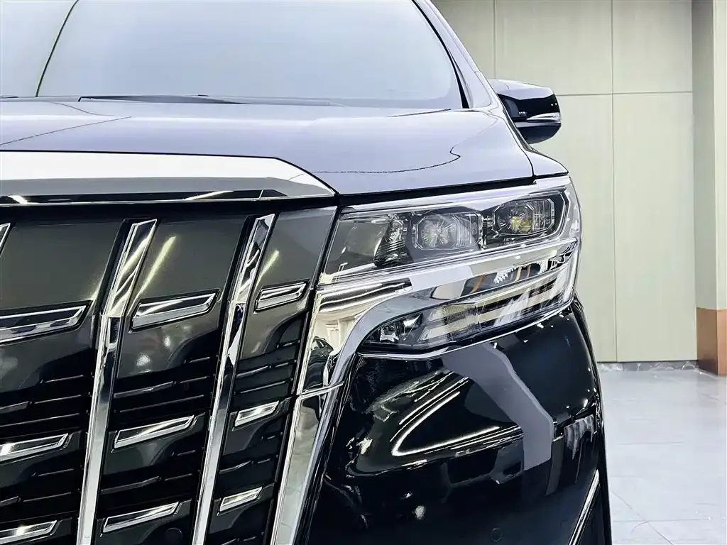 Toyota Alphard — фото 7