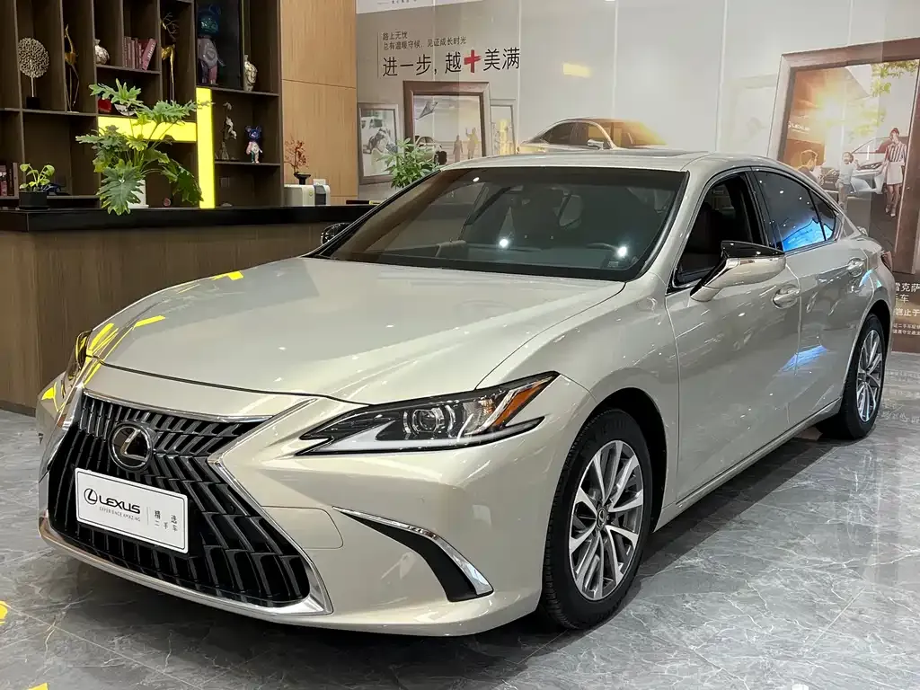 Lexus ES — фото 1