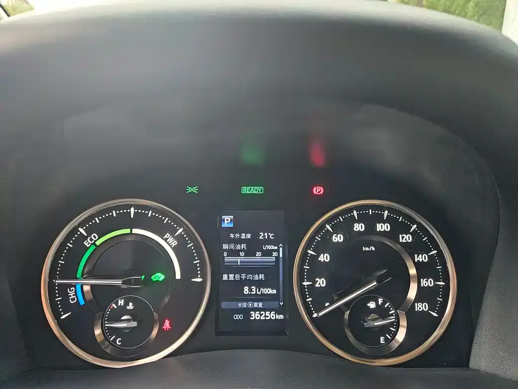 Toyota Alphard — фото 10