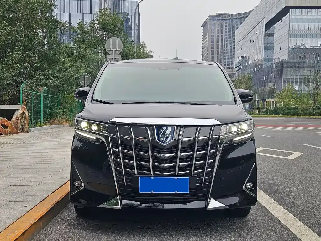 Toyota Alphard — фото 4
