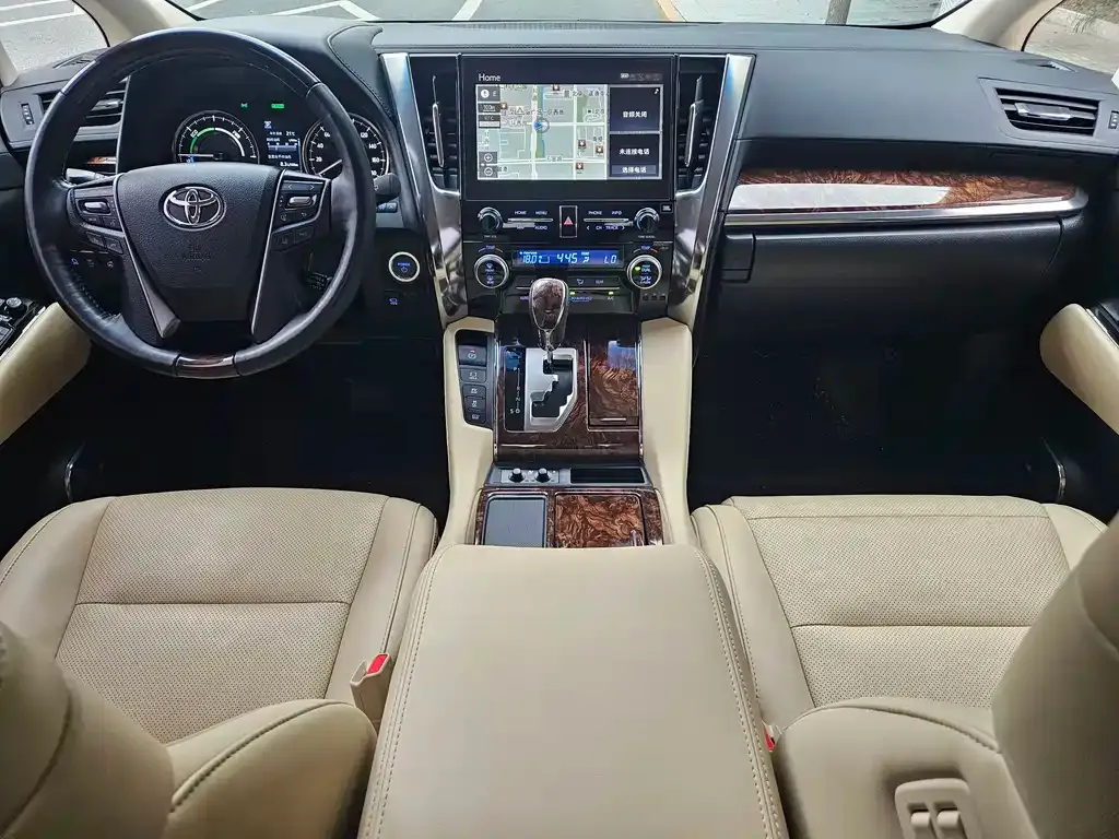 Toyota Alphard — фото 7