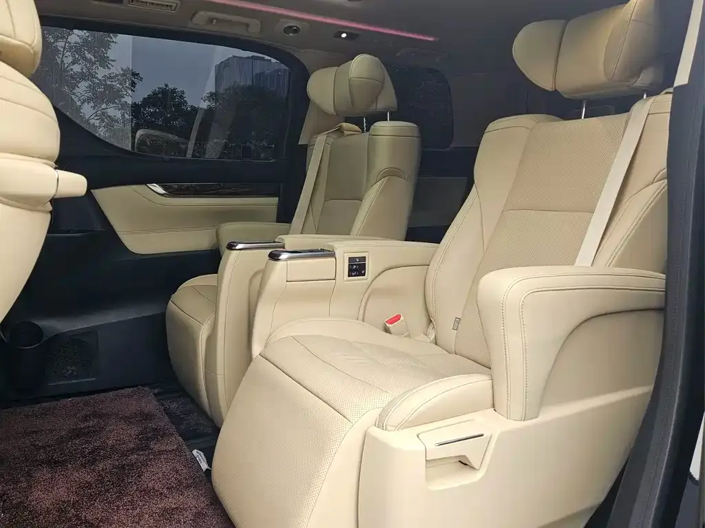 Toyota Alphard — фото 8