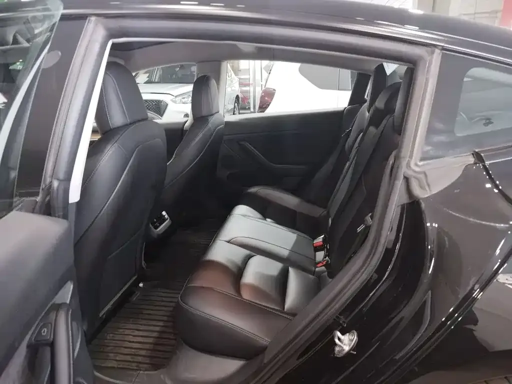 Tesla Model 3 — фото 4