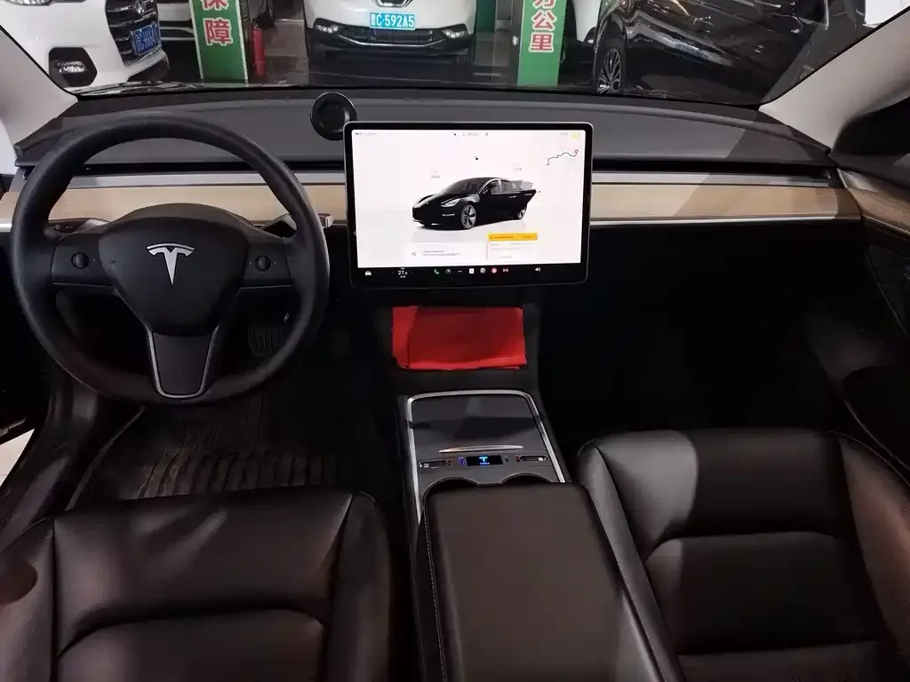 Tesla Model 3 — фото 6
