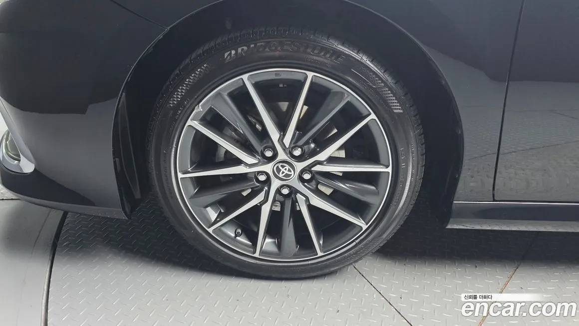 Toyota Camry — фото 5