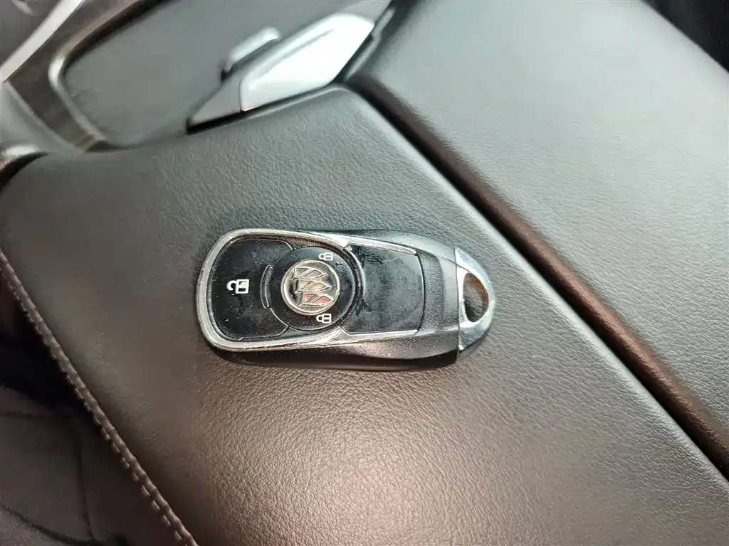 Buick Envision Plus — фото 9