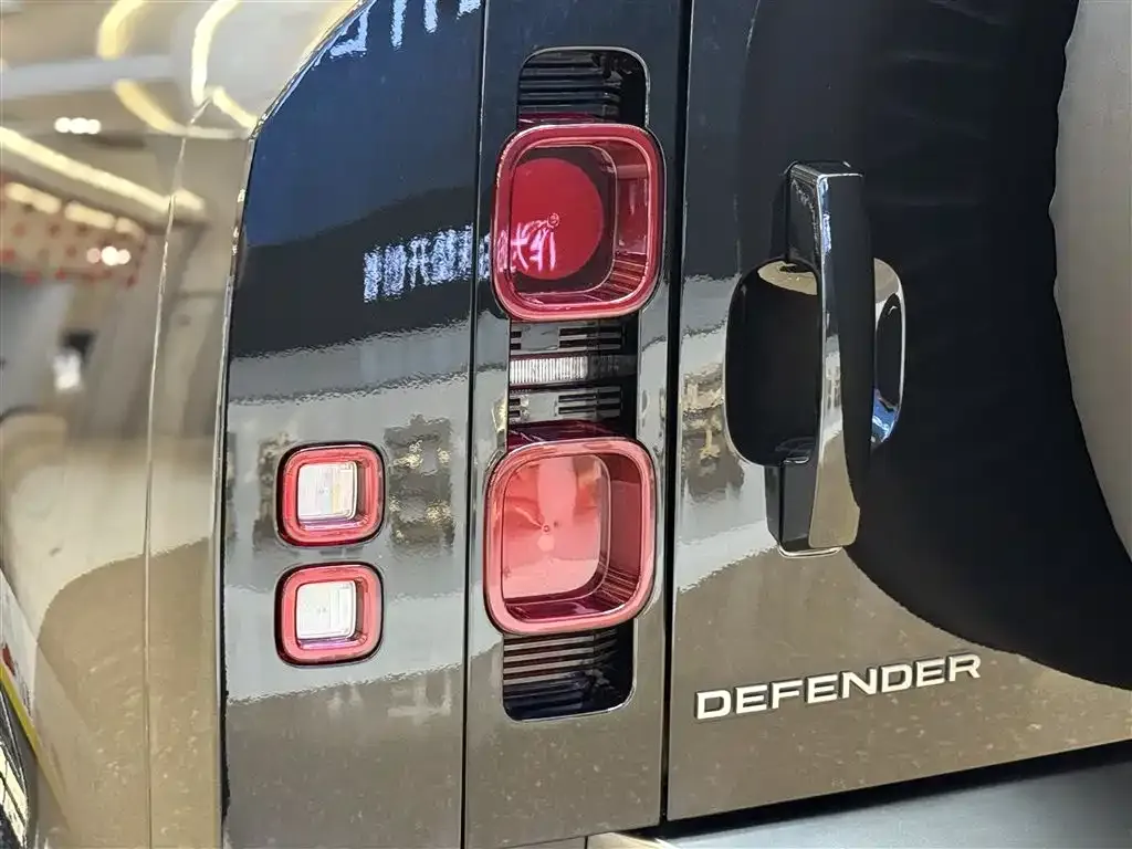 Land Rover Defender — фото 10