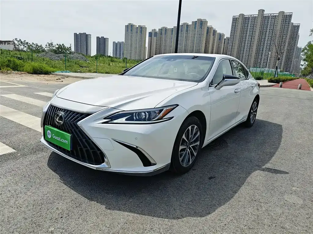 Lexus ES — фото 1