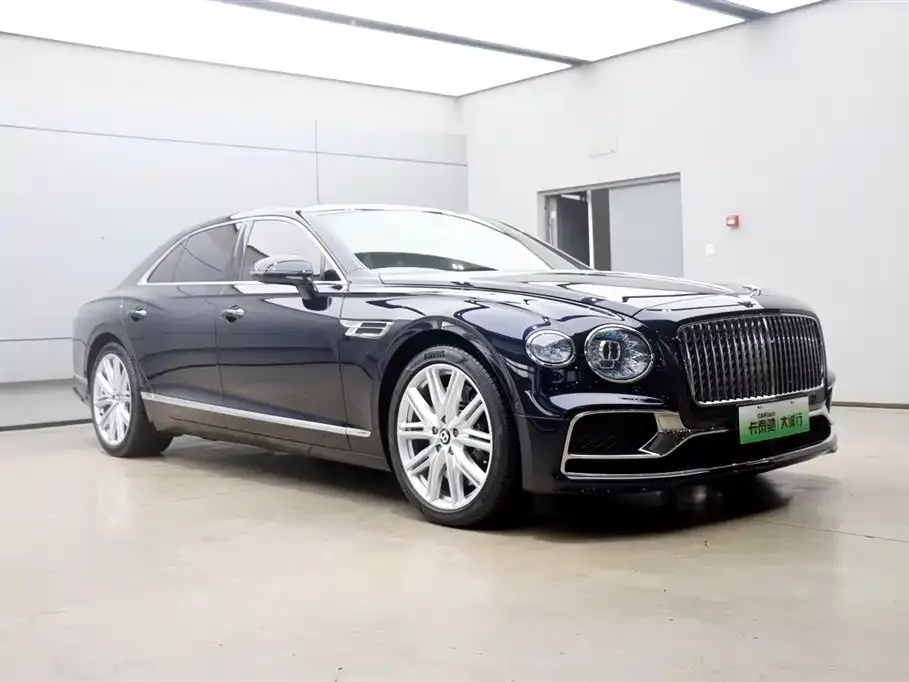 Bentley Flying Spur PHEV — фото 1