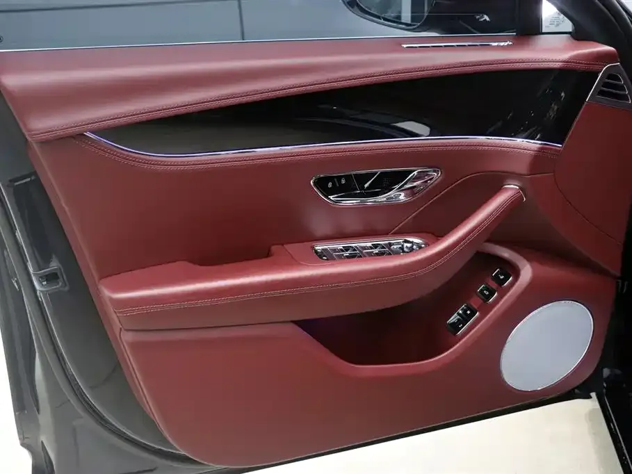 Bentley Flying Spur PHEV — фото 10