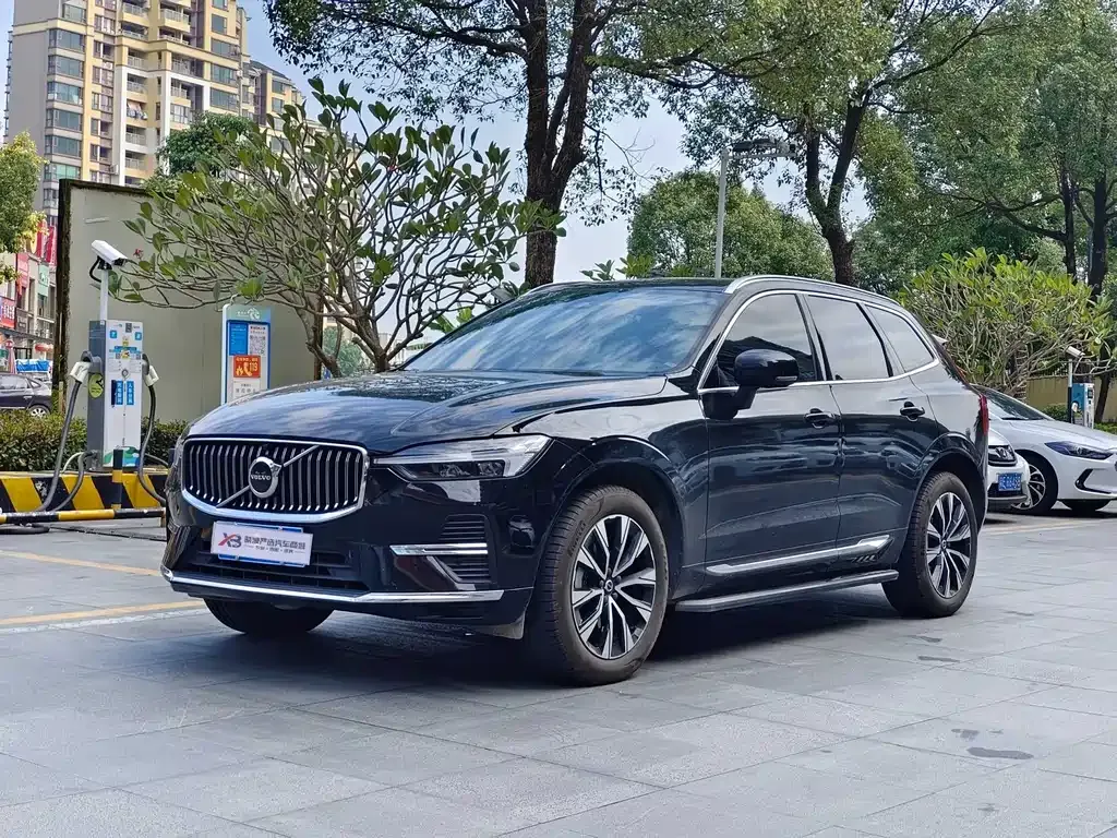 Volvo XC60 — фото 1
