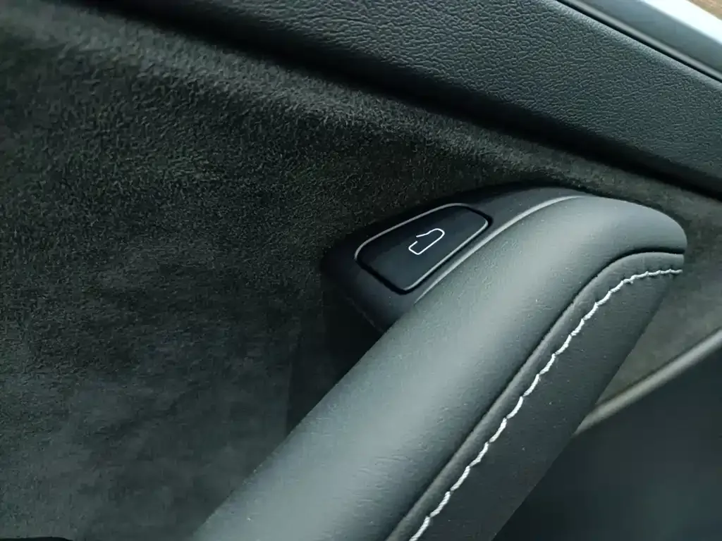 Tesla Model 3 — фото 10