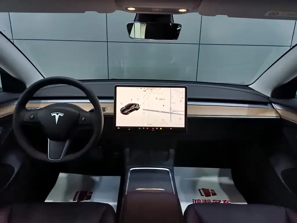 Tesla Model 3 — фото 7