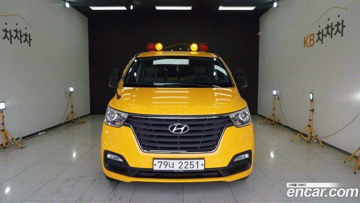 Hyundai Starex — фото 2