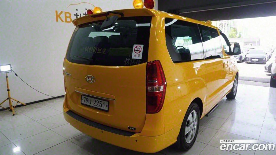 Hyundai Starex — фото 3