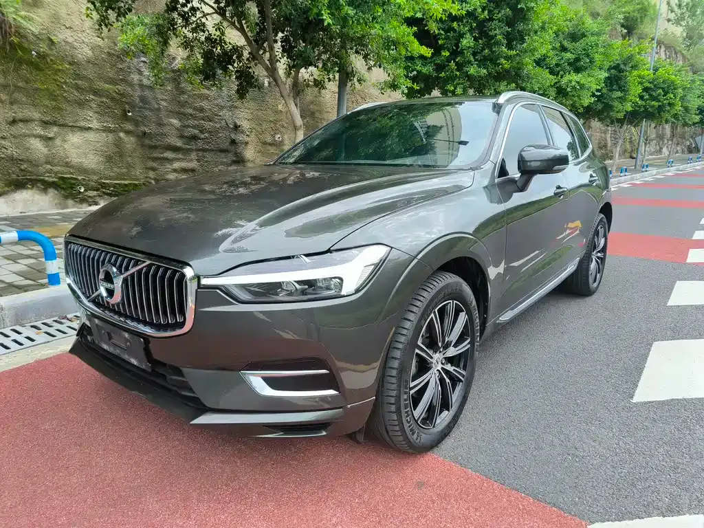 Volvo XC60 — фото 1