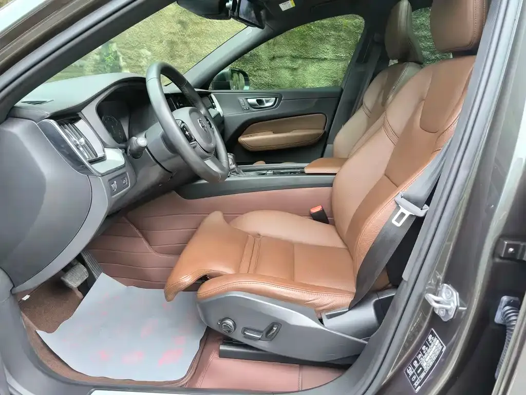 Volvo XC60 — фото 4