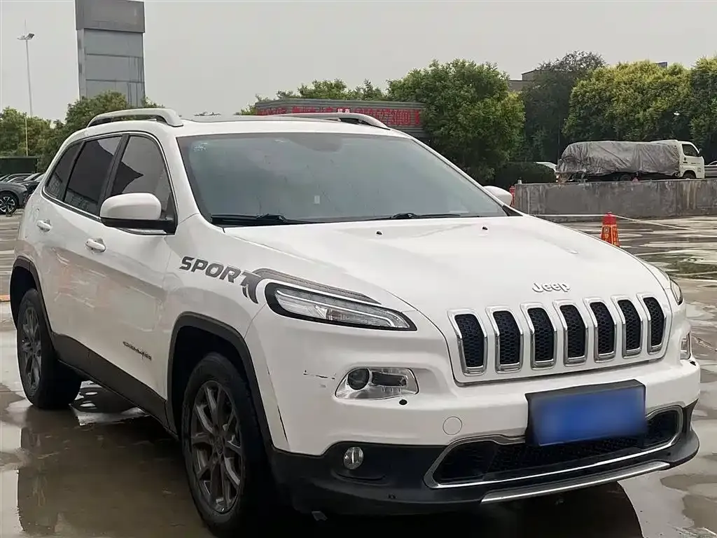 Jeep Cherokee — фото 4