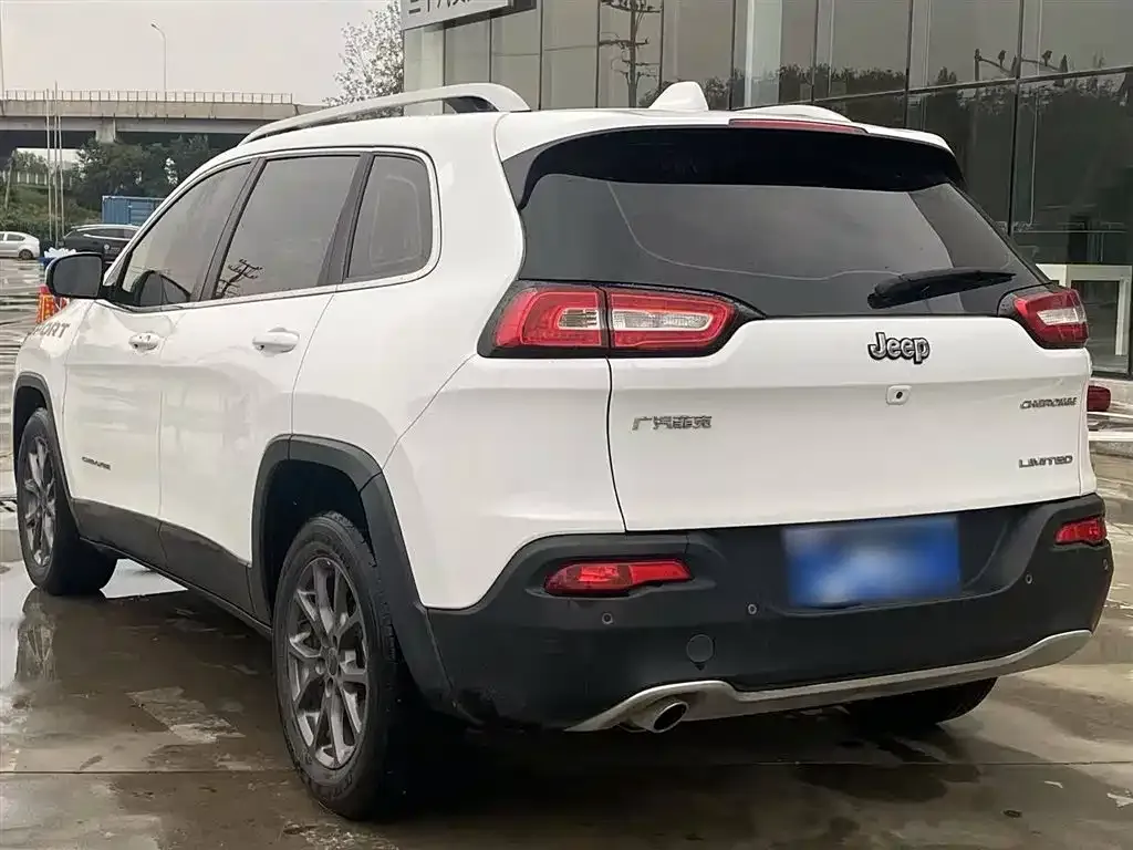 Jeep Cherokee — фото 5