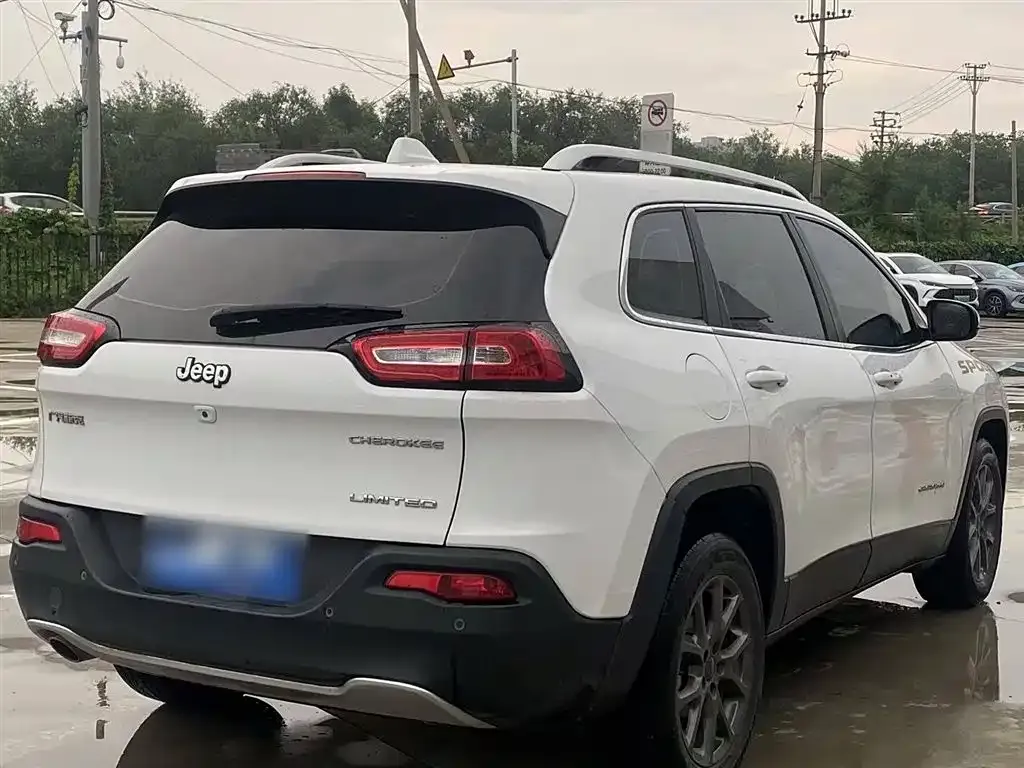 Jeep Cherokee — фото 7