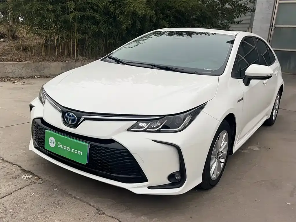 Toyota Corolla — фото 1