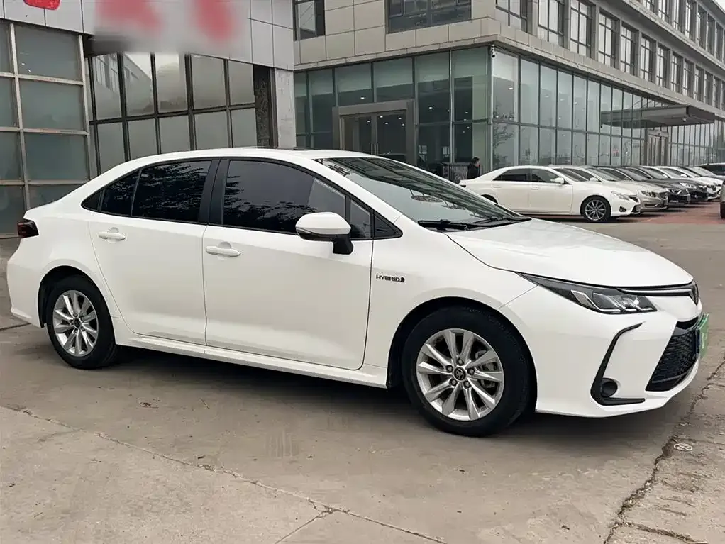Toyota Corolla — фото 5