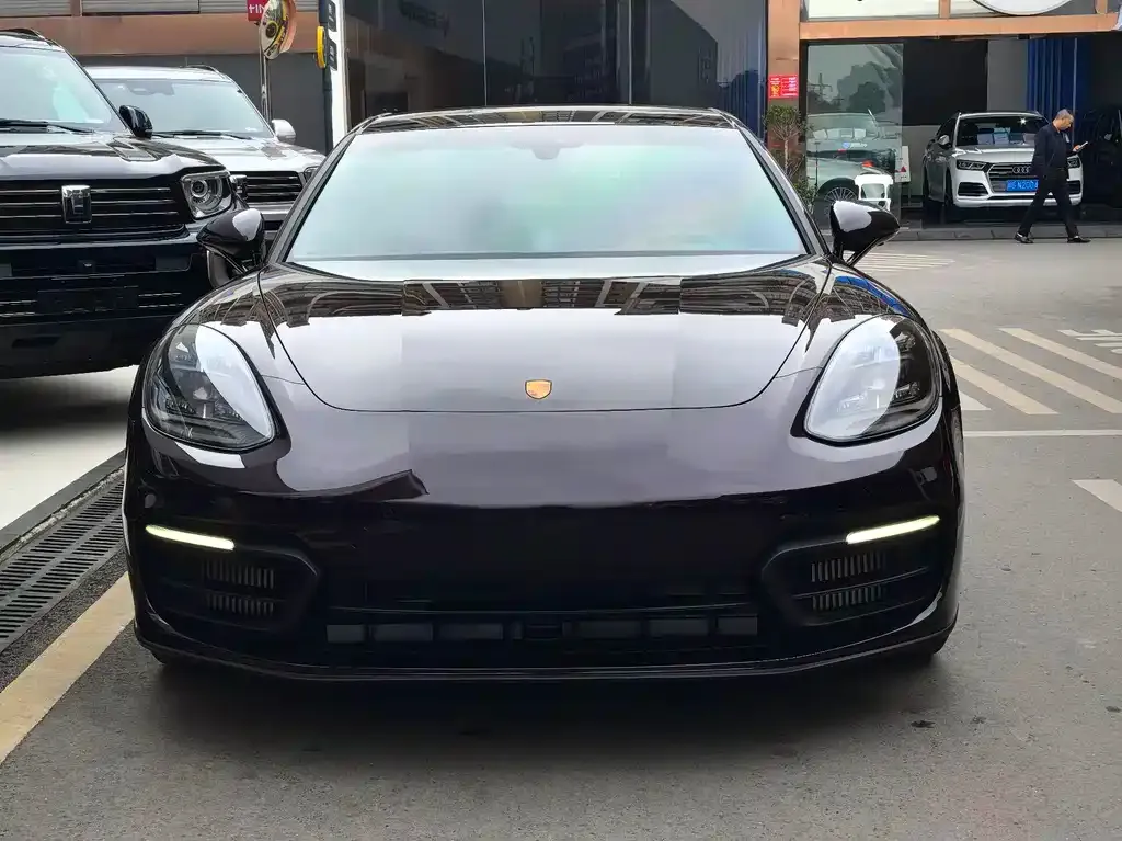 Porsche Panamera — фото 1